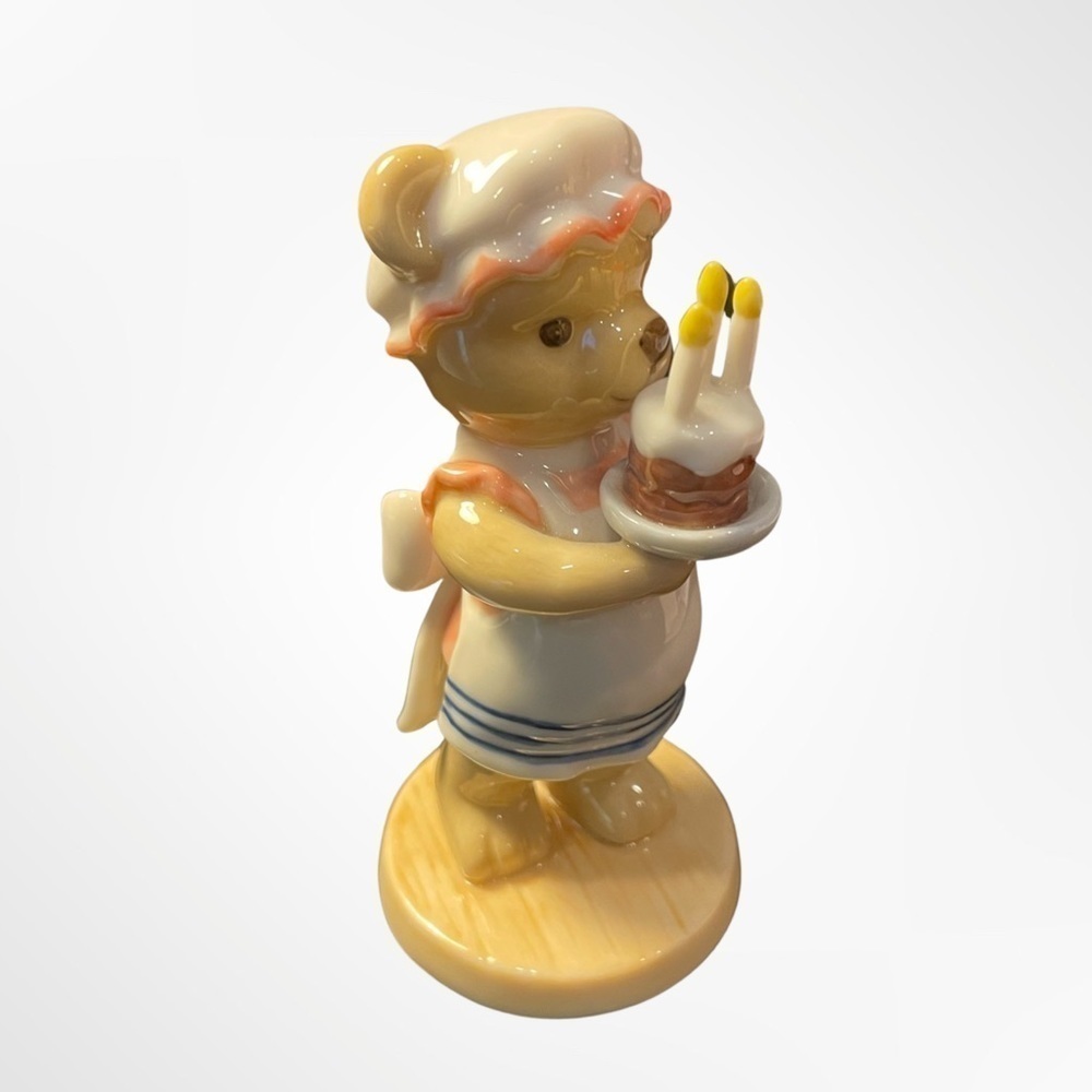 Royal Copenhagen Figurine - Victoria 2004 Annual Teddy Bear - Bing & Grondahl